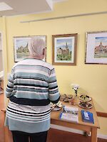 Raum mit Bilder-Ausstellung