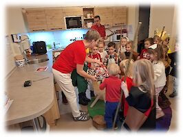 Krippenspiel von Kindern in Tagespflegeraum