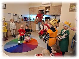 Krippenspiel von Kindern in Tagespflegeraum