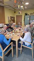 Seniorenfrühstückstisch