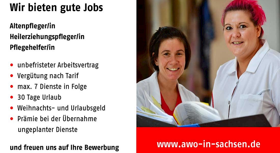 Flyer zu Jobangeboten. Zwei Frauen rechts im Bild strahlen in die Kamera, haben einen Ordner mit Unterlagen in der Hand.